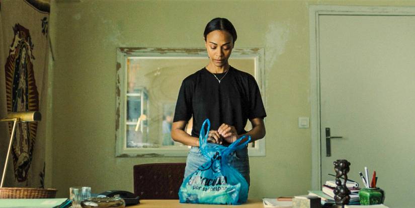 Rita Moro (Zoe Saldana) receives a mysterious package in Emilia Pérez