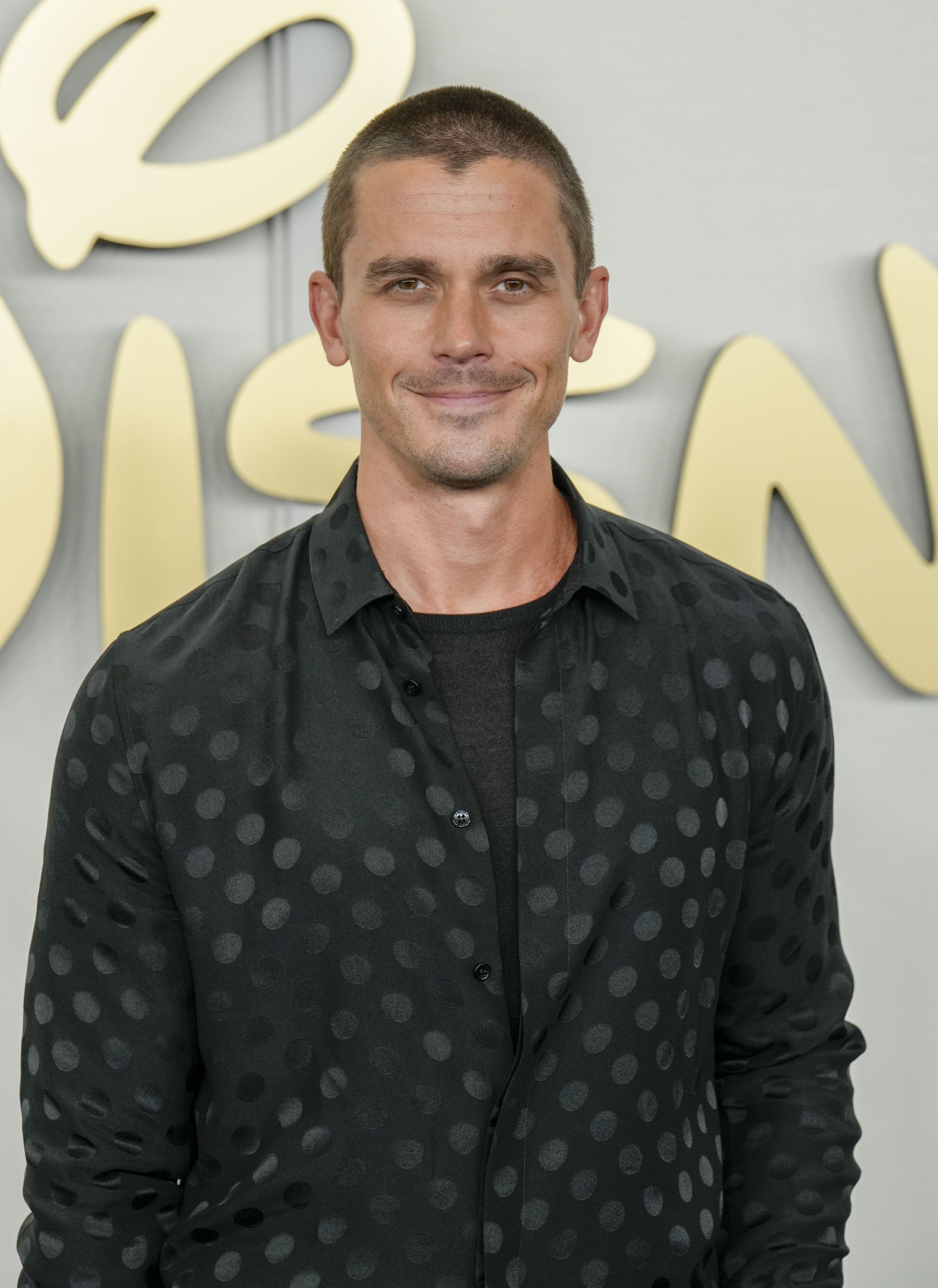 Headshot Of Antoni Porowski