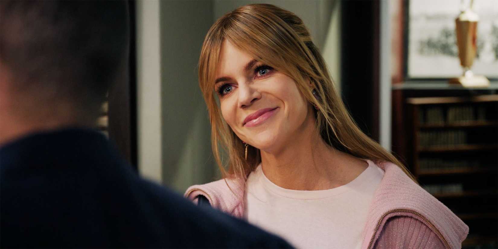 Kaitlin Oslon in High Potential season 1, episode 7, smiling