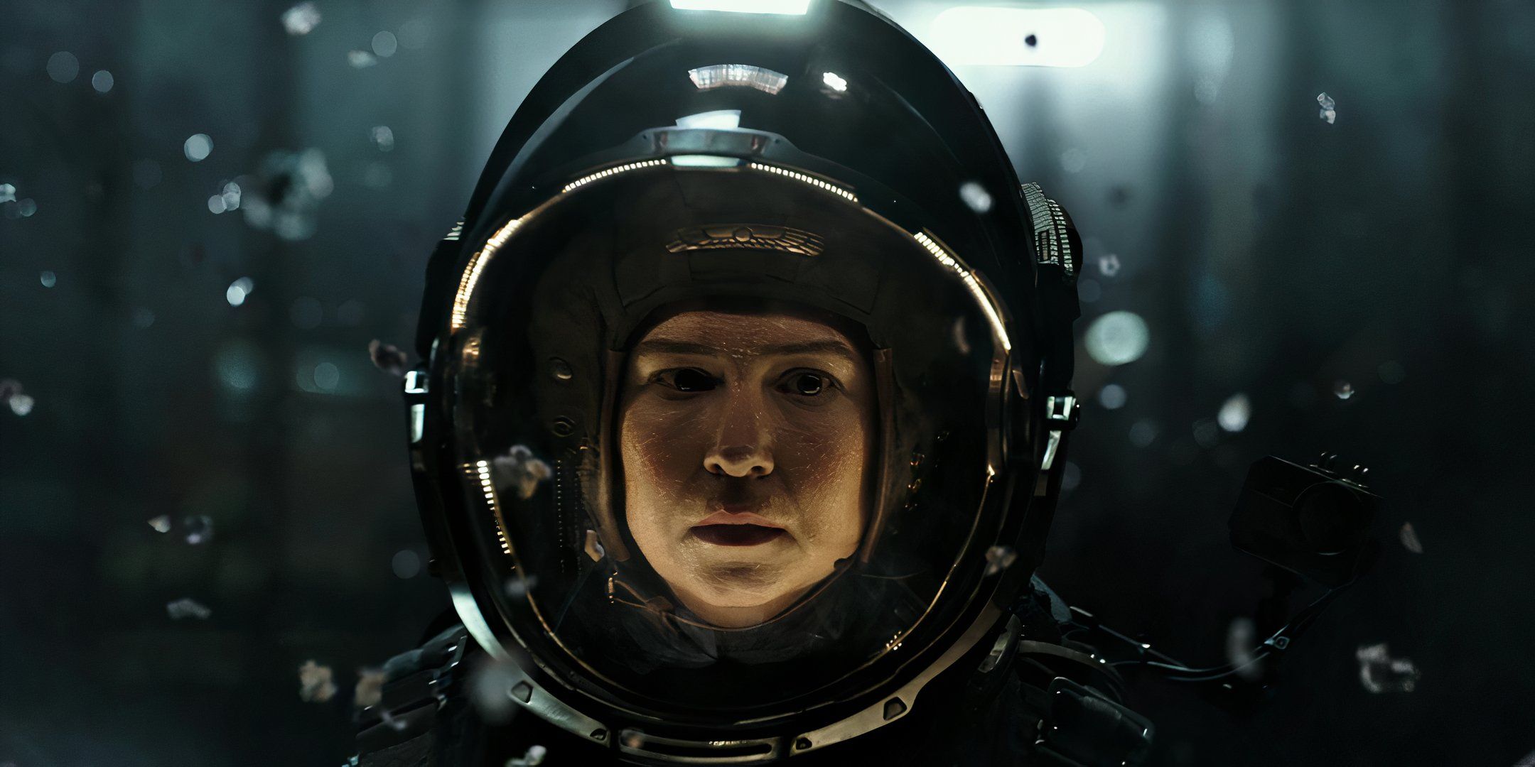 Katherine Waterston plays Daniels, who looks upset while wearing a spacesuit in Alien: Covenant.