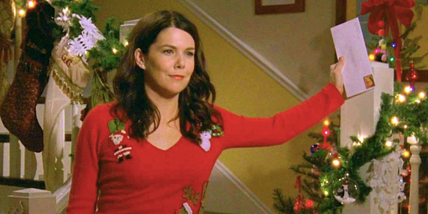 Lauren Graham&rsquo;s Lorelai holds a letter to Santa while standing on a decorated staircase in Gilmore Girls.