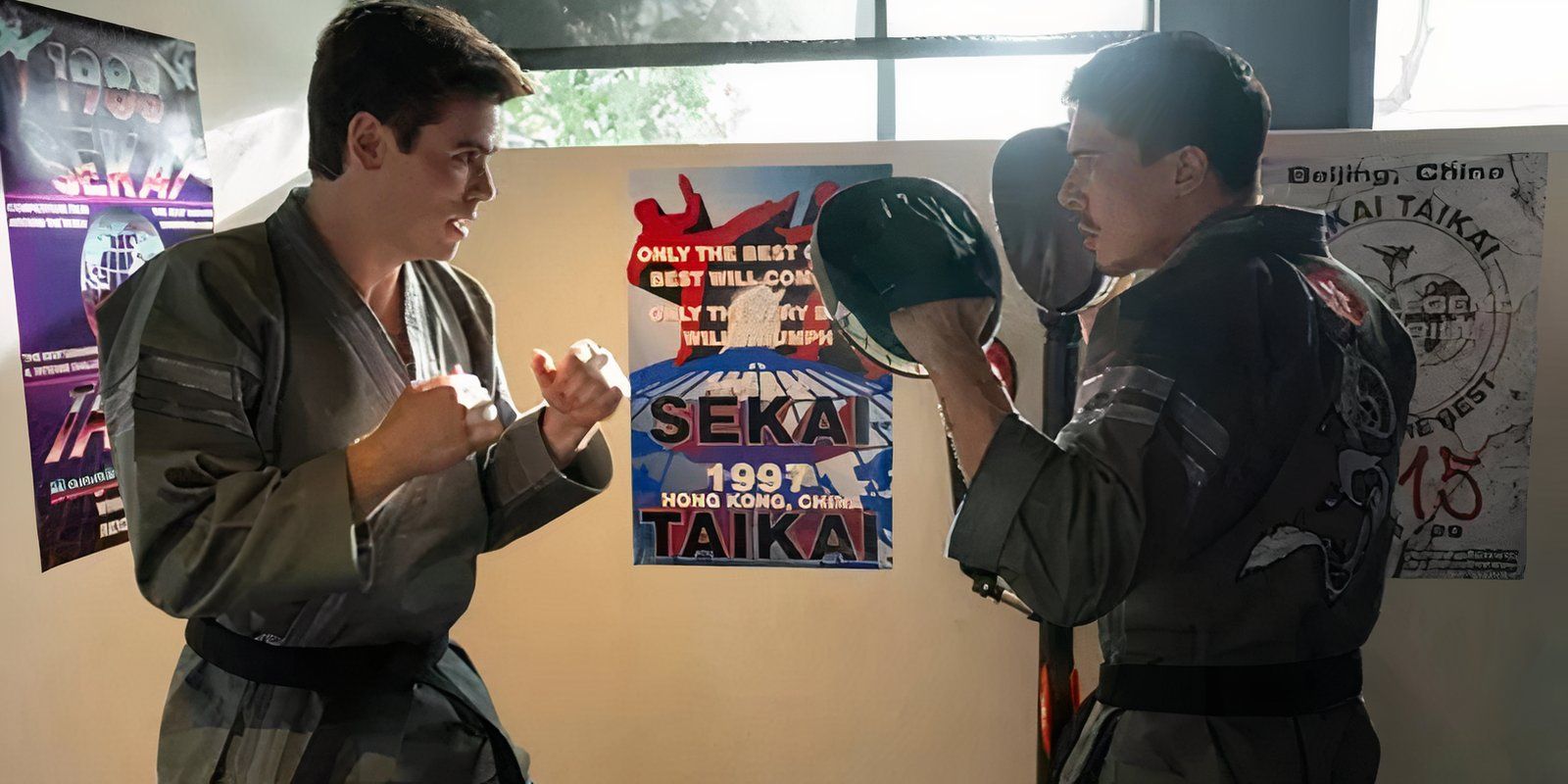 Explicación del equipo Iron Dragon en Cobra Kai