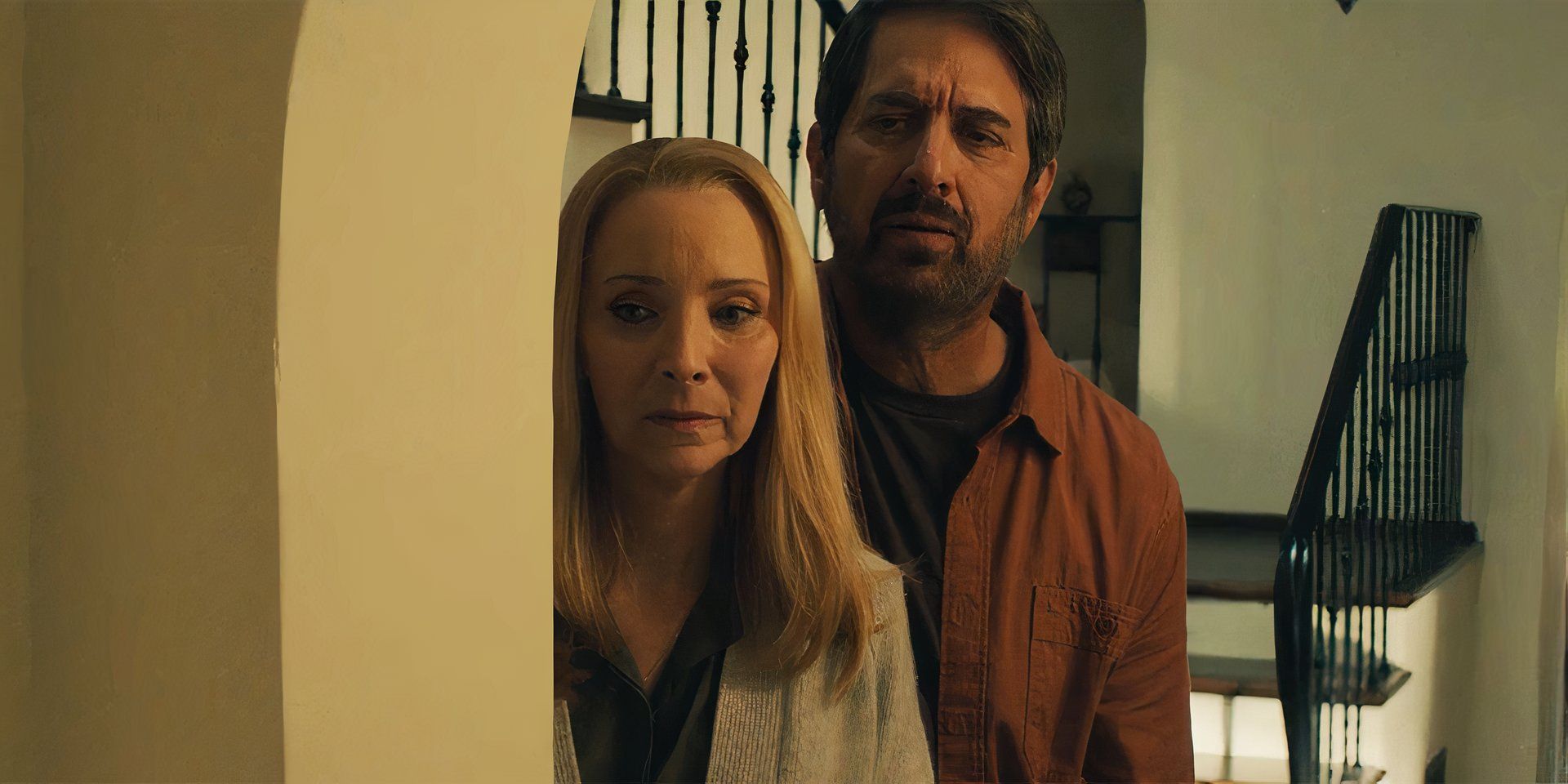 No Good Deed Trailer: Sitcom Icons Lisa Kudrow & Ray Romano Go To War In Netflix Comedy From Dead To Me Creator