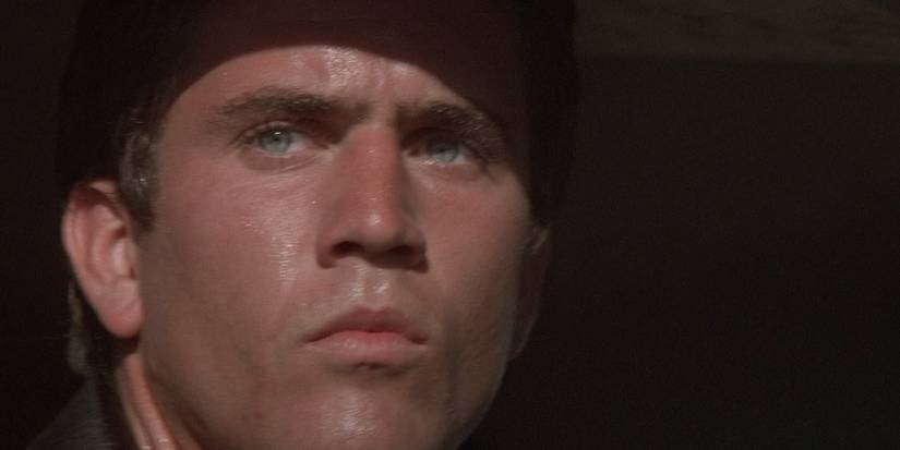 Max Rockatansky (Mel Gibson) looks unimpressed after watching Toecutter die in Mad Max