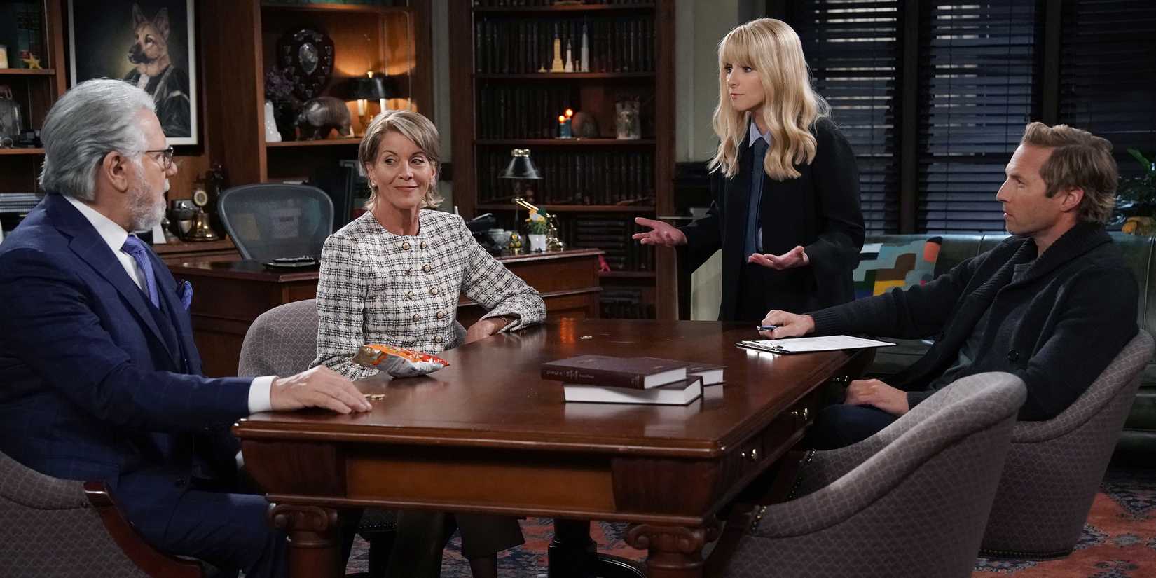 John Larroquette as Dan Fielding, Wendie Malick as Julianne Walters, Melissa Rauch as Abby Stone, and Ryan Hansen as Jake in Night Court season 3, episode 1.