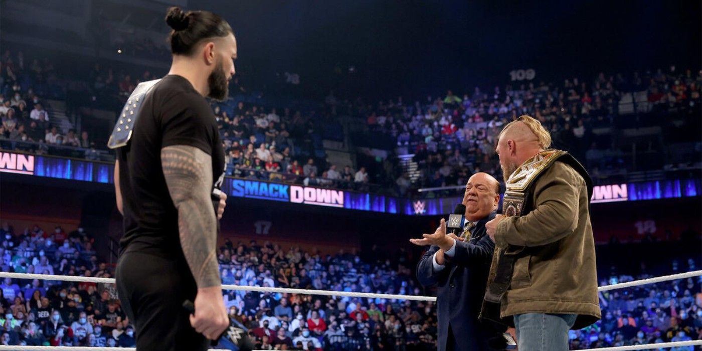 Paul Heyman aborda o Campeão Universal Roman Reigns ao lado do Campeão da WWE Brock Lesnar no Friday Night SmackDown