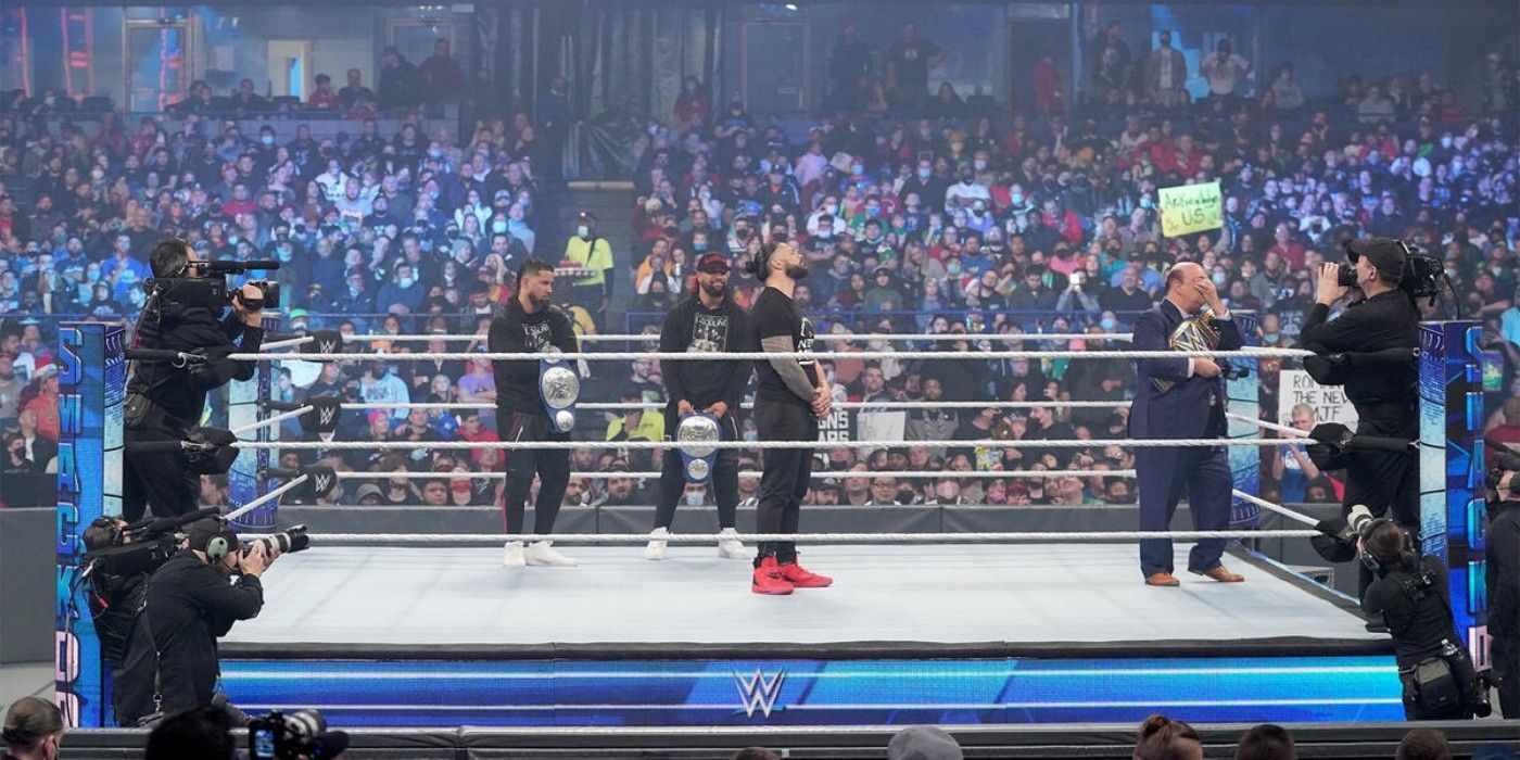 Paul Heyman parece arrasado ao reconhecer Roman Reigns na frente dos Usos no WWE Friday Night SmackDown