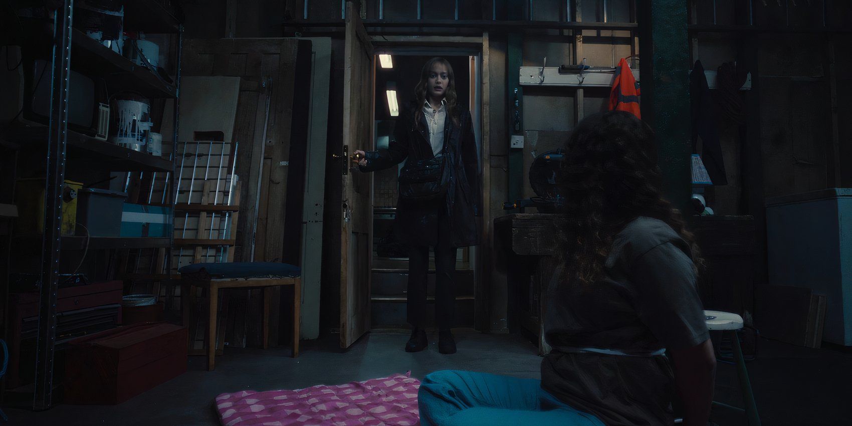 Rhiannon (Ella Purnell) walking through the door looking at Julia (Nicôle Lecky) in Sweetpea episode 5