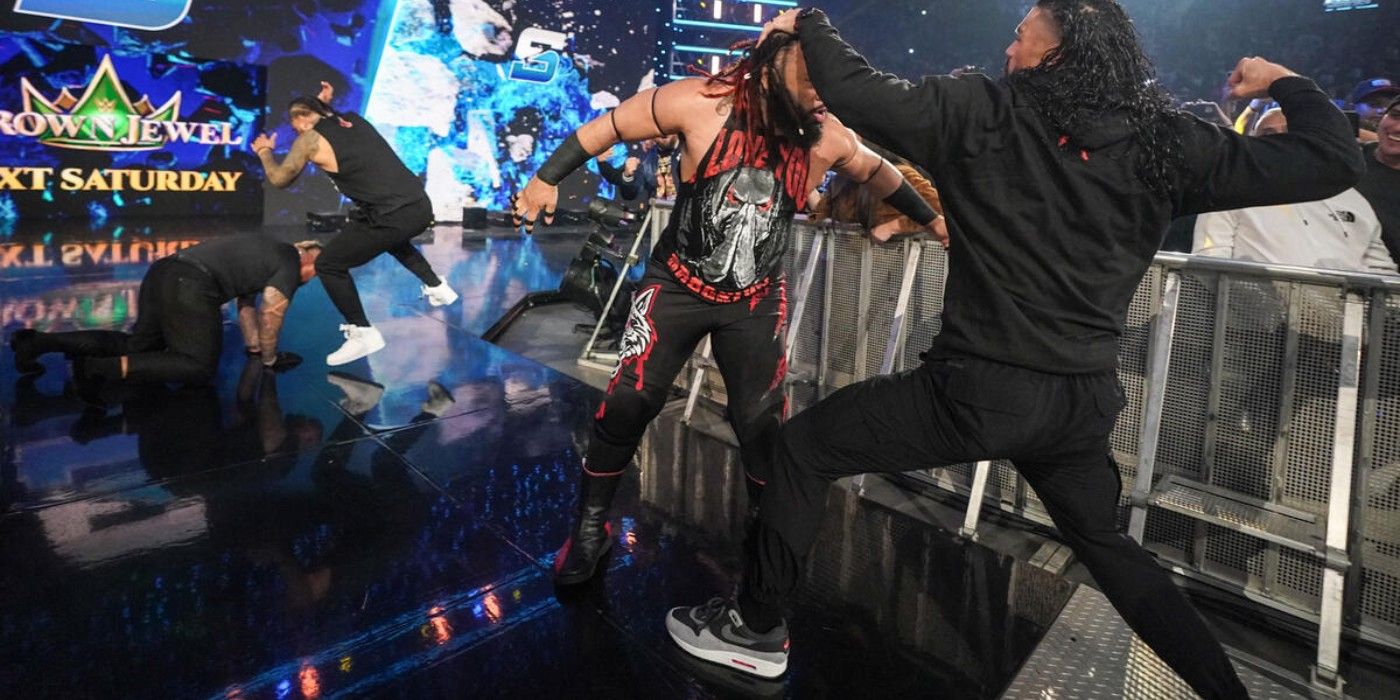 Roman Reigns hits Jacob Fatu and Jimmy Uso hits Solo Cicor with a chair on WWE Friday Night Smackdown.