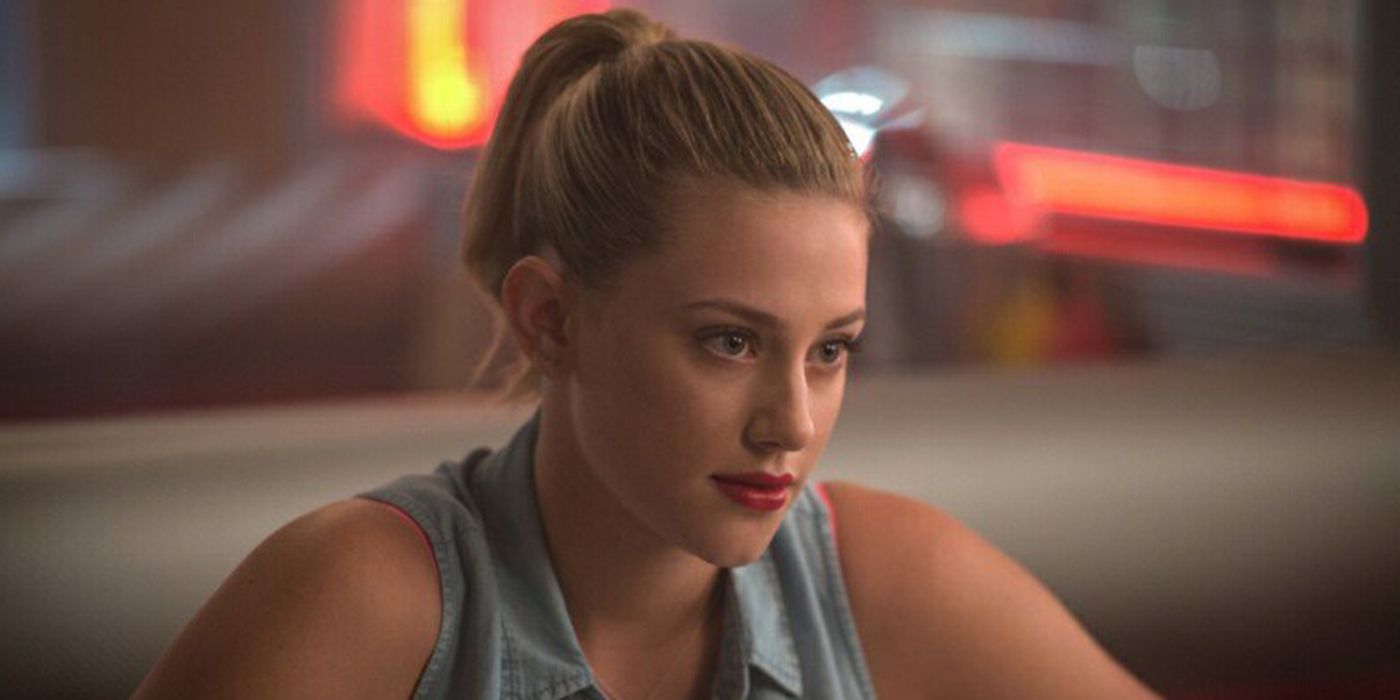 Lili Reinhart seated at a diner in Riverdale chapter three