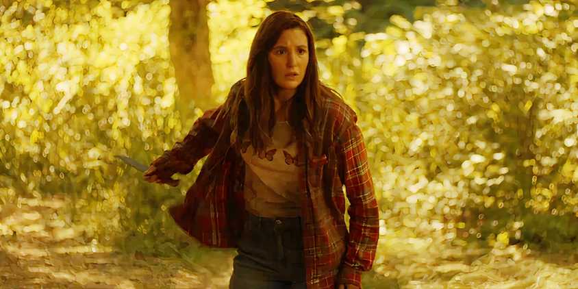 Sophie Nélisse pulls out a knife as Shauna in Yellowjackets season 3