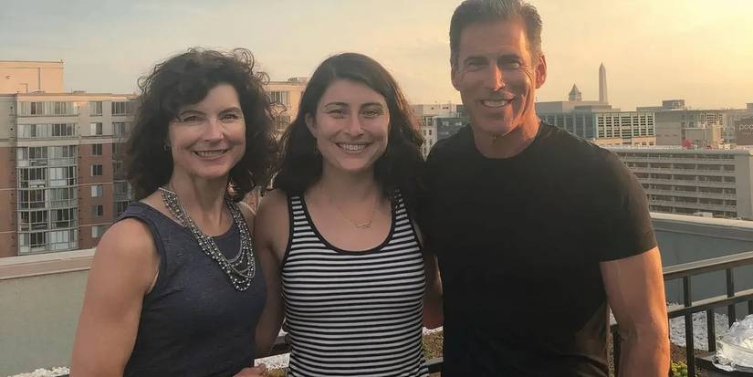 The Golden Bachelorette Guy Gansert, Wife and Daughter Standing In Front Of Skyline