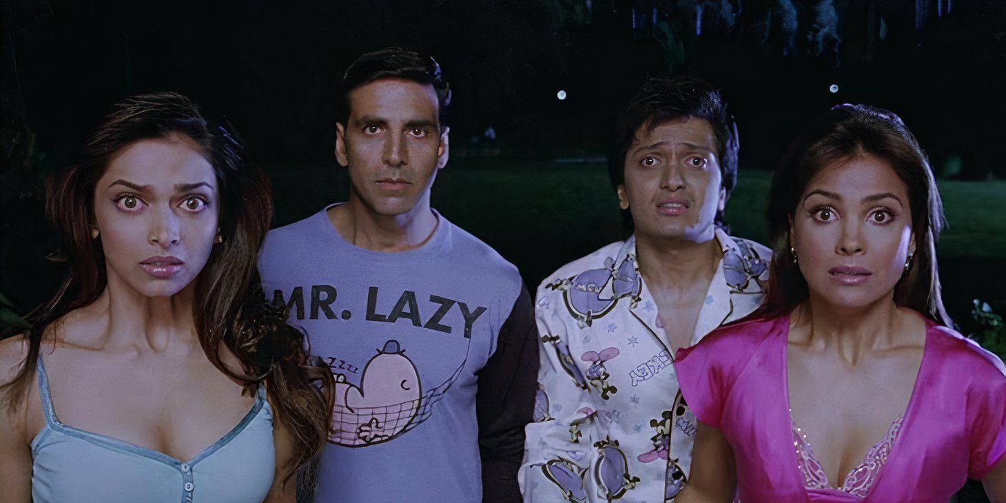 The main characters of Housefull looking shocked and right into the camera