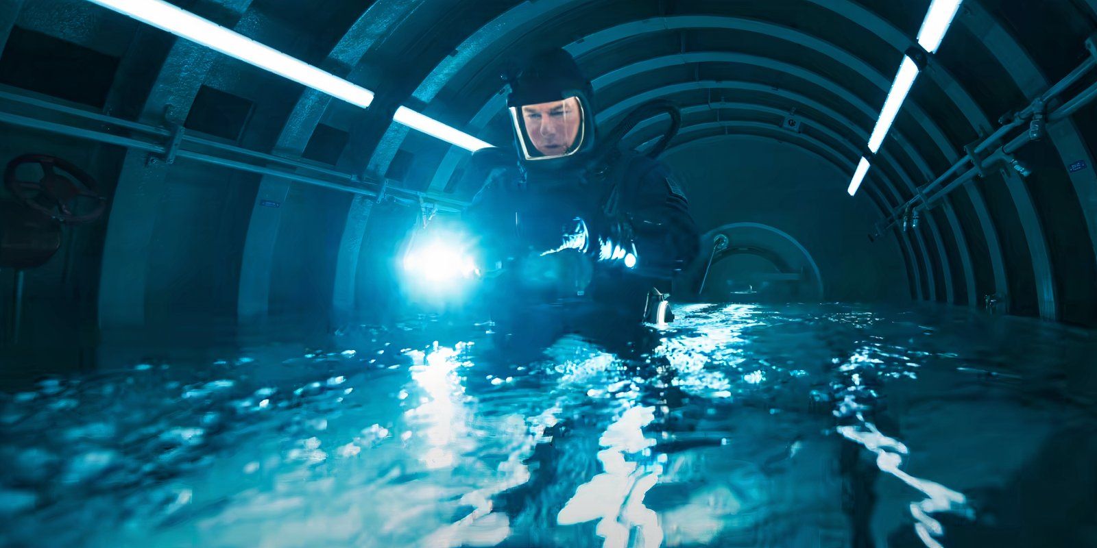 Tom Cruise como Ethan Hunt en La cámara del agua 