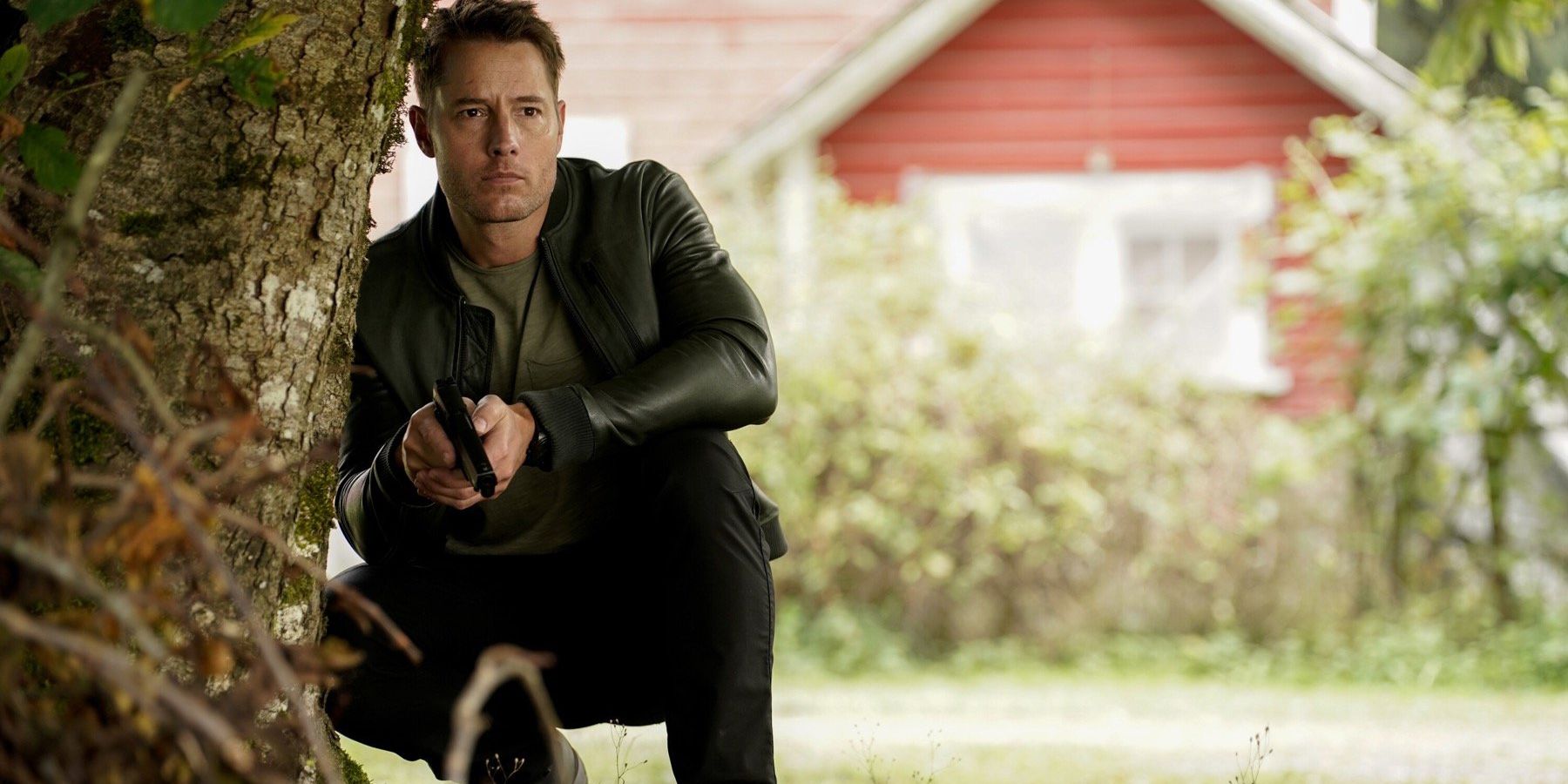 Colter Shaw (Justin Hartley) in search of Emmaline in the second season of tracking, episode 5, "Antenatural"