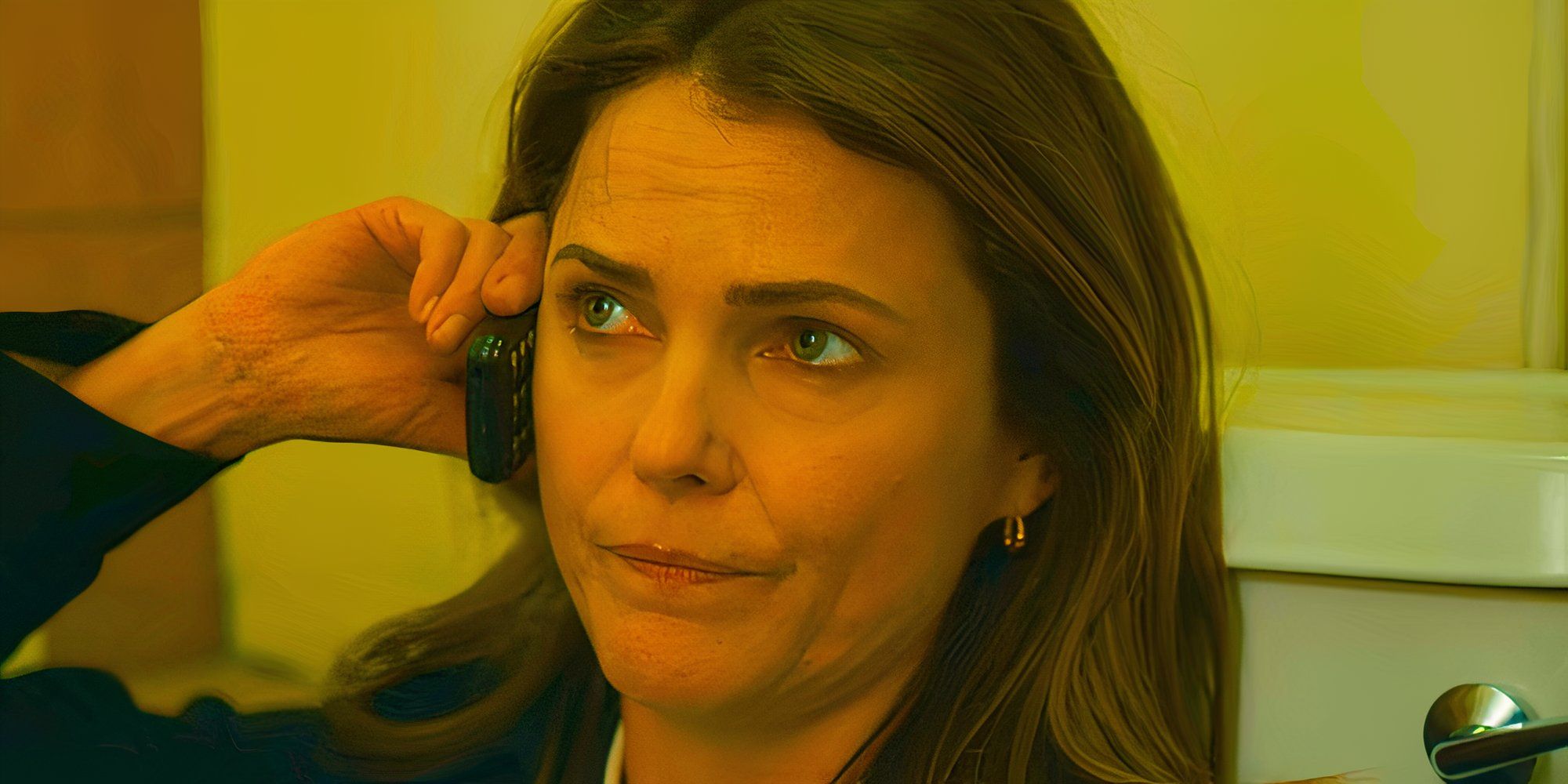 Keri Russell on the phone as Kate Wyler in The Diplomat