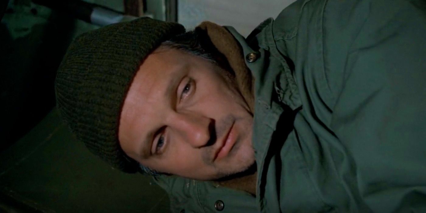 Alan Alda as Hawkeye on the bus in MASH's The Late Captain Pierce