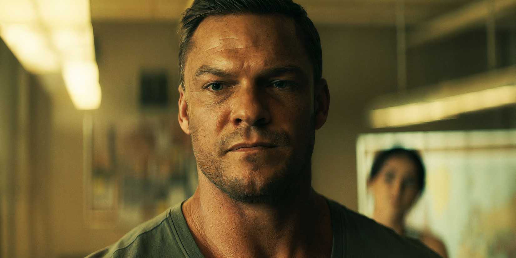 Alan Ritchson as Jack Reacher, looking angry, in Reacher season 2 episode 6