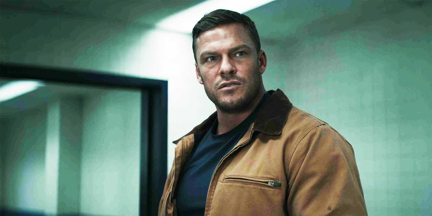 Alan Ritchson looking angry as Jack Reacher in Reacher season 2, episode 3