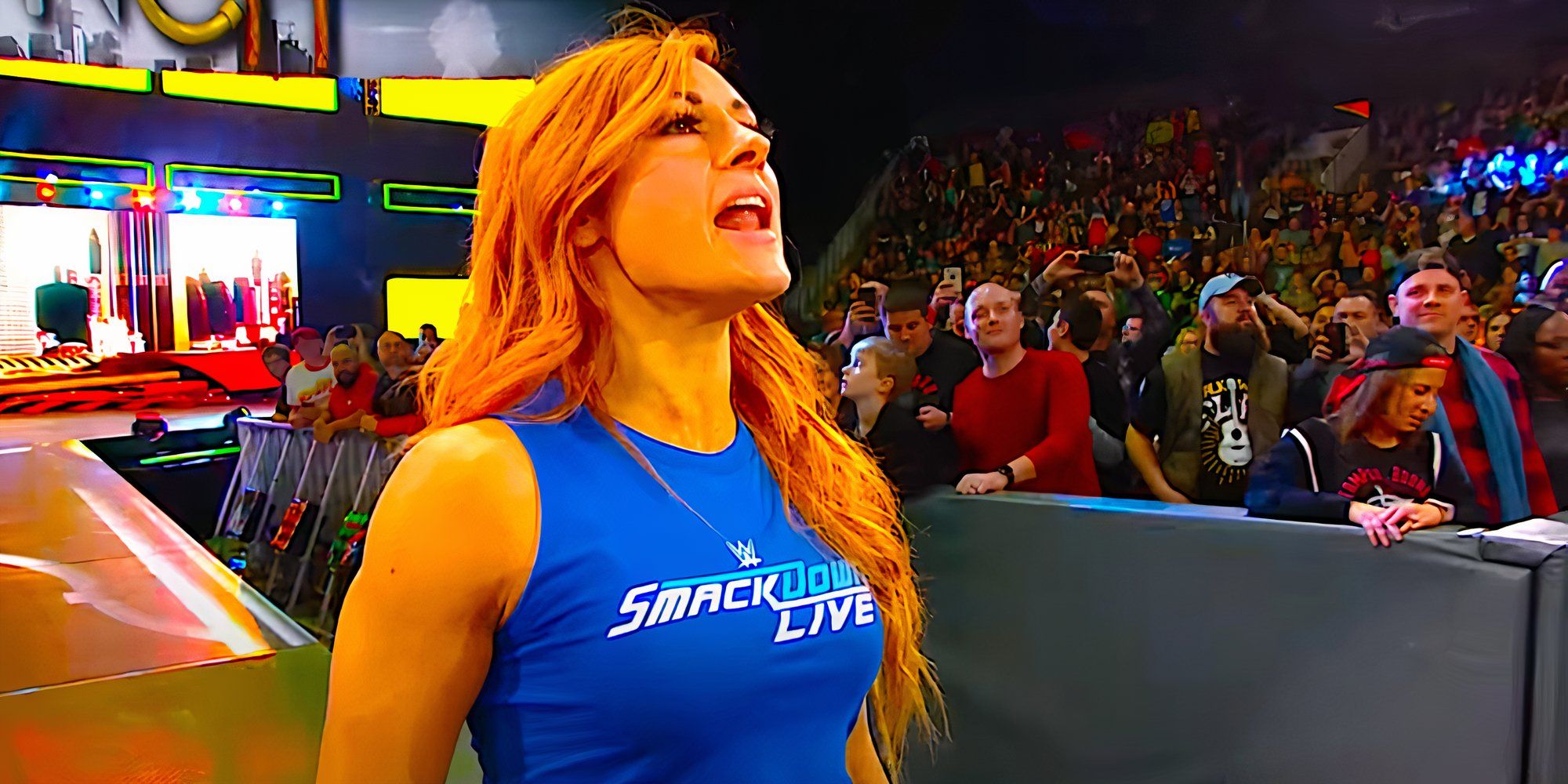 Becky Lynch geht während der WWE -Veranstaltung zum Ring