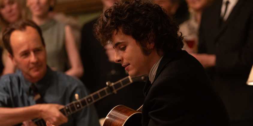 Bob Dylan plays guitar in A Complete Unknown