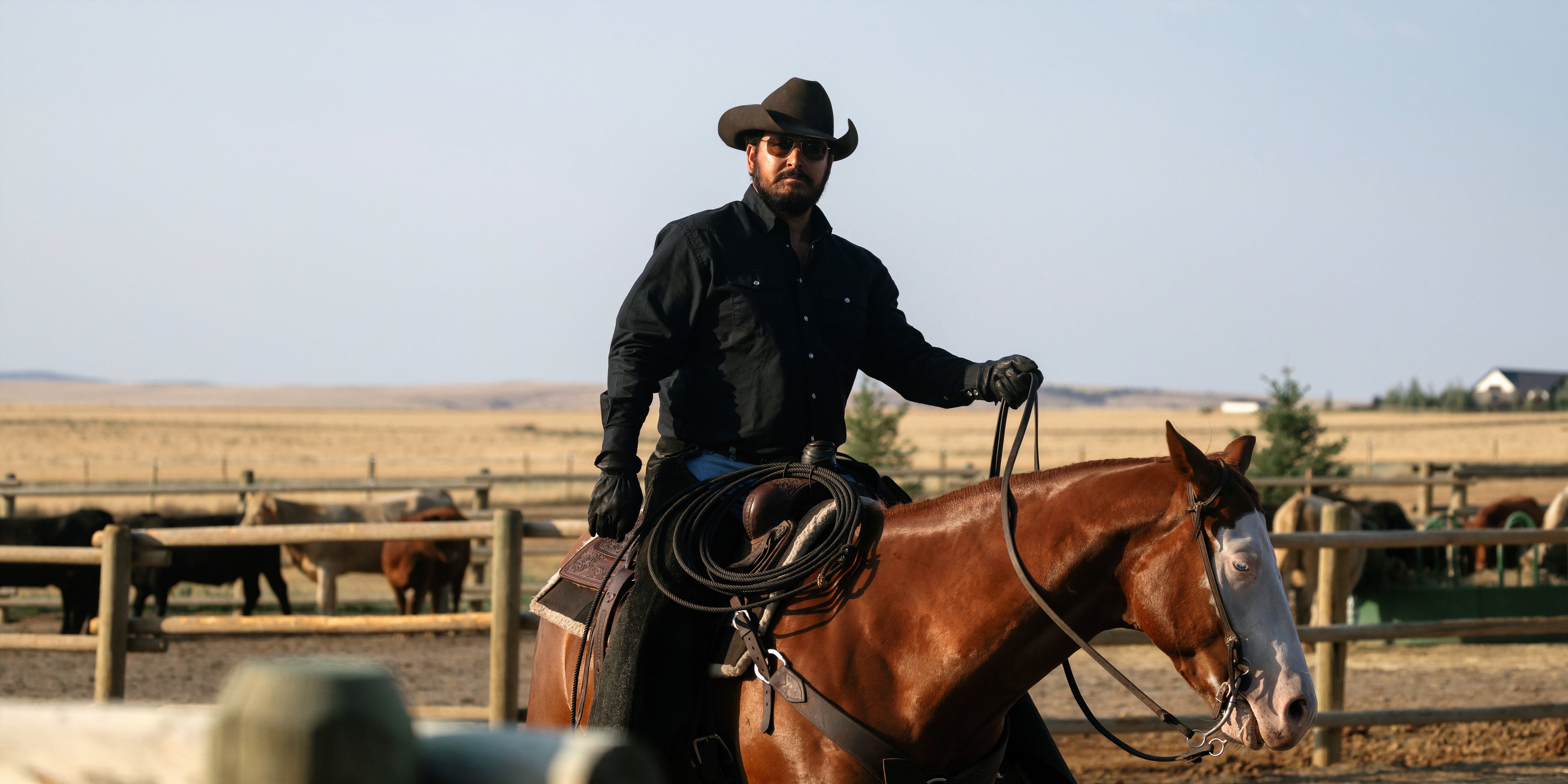 Cole Hauser cavalgando como Rip Wheeler no episódio 14 da 5ª temporada de Yellowstone