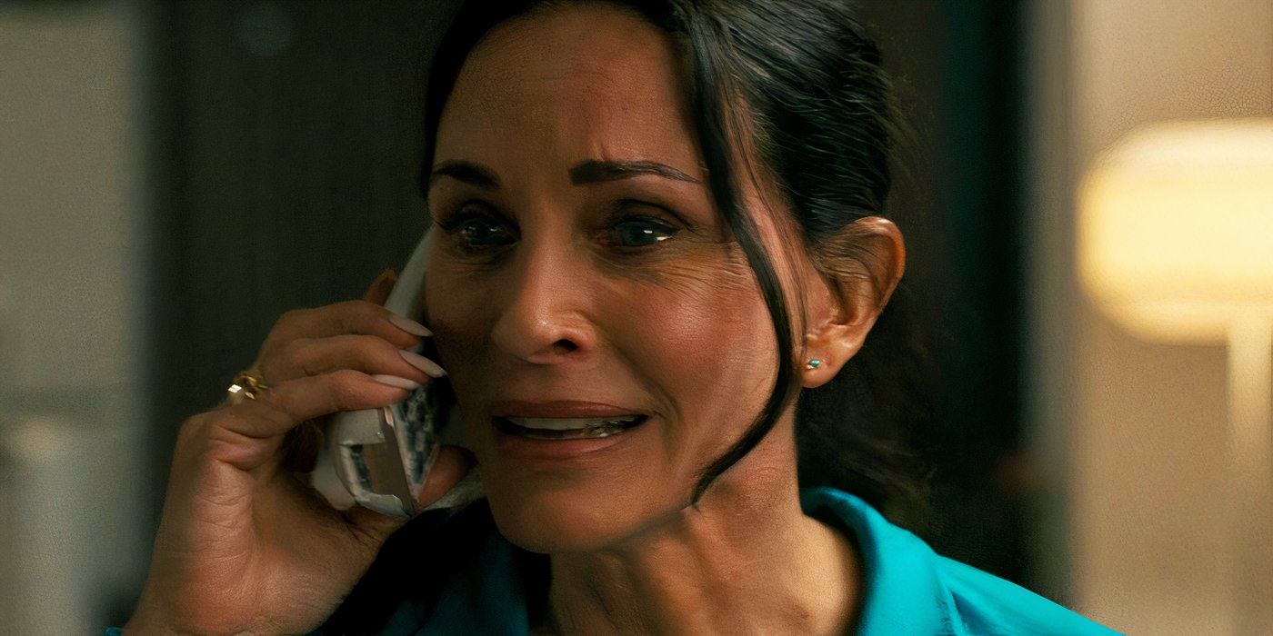 Courteney Cox as Gale Weathers on the phone in Scream 6