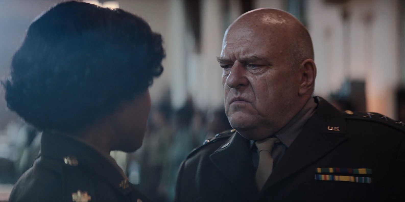 General Halt (Dean Norris) em Os Seis, Triplo Oito