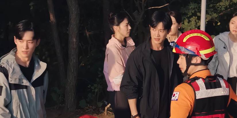 Do-jae looking at the cliff in When the Phone Rings