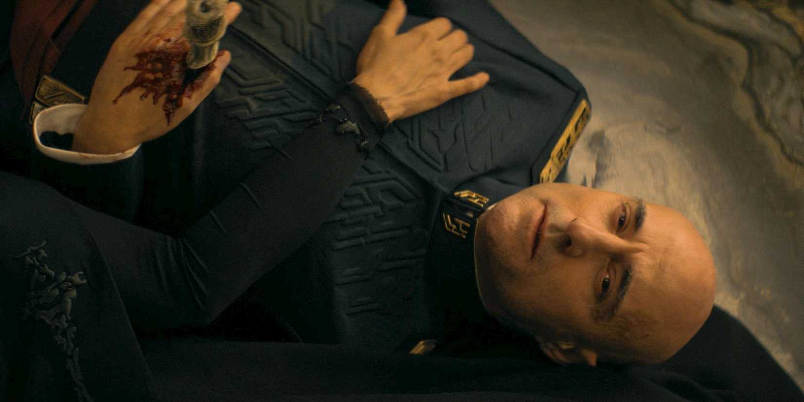 Javicco Corrino (Mark Strong) takes his own life by stabbing himself with a dagger in Dune: Prophecy Season 1 Ep 6