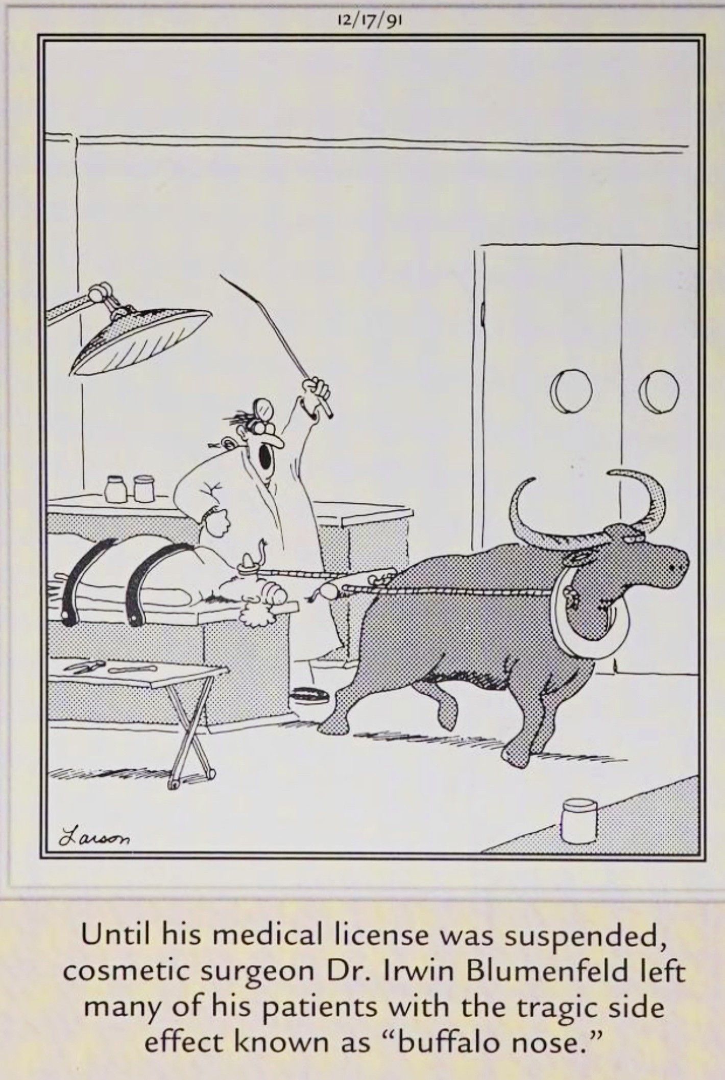 Far Side, 17 de dezembro de 1991, um cirurgião plástico arranca um touro do nariz de seu paciente