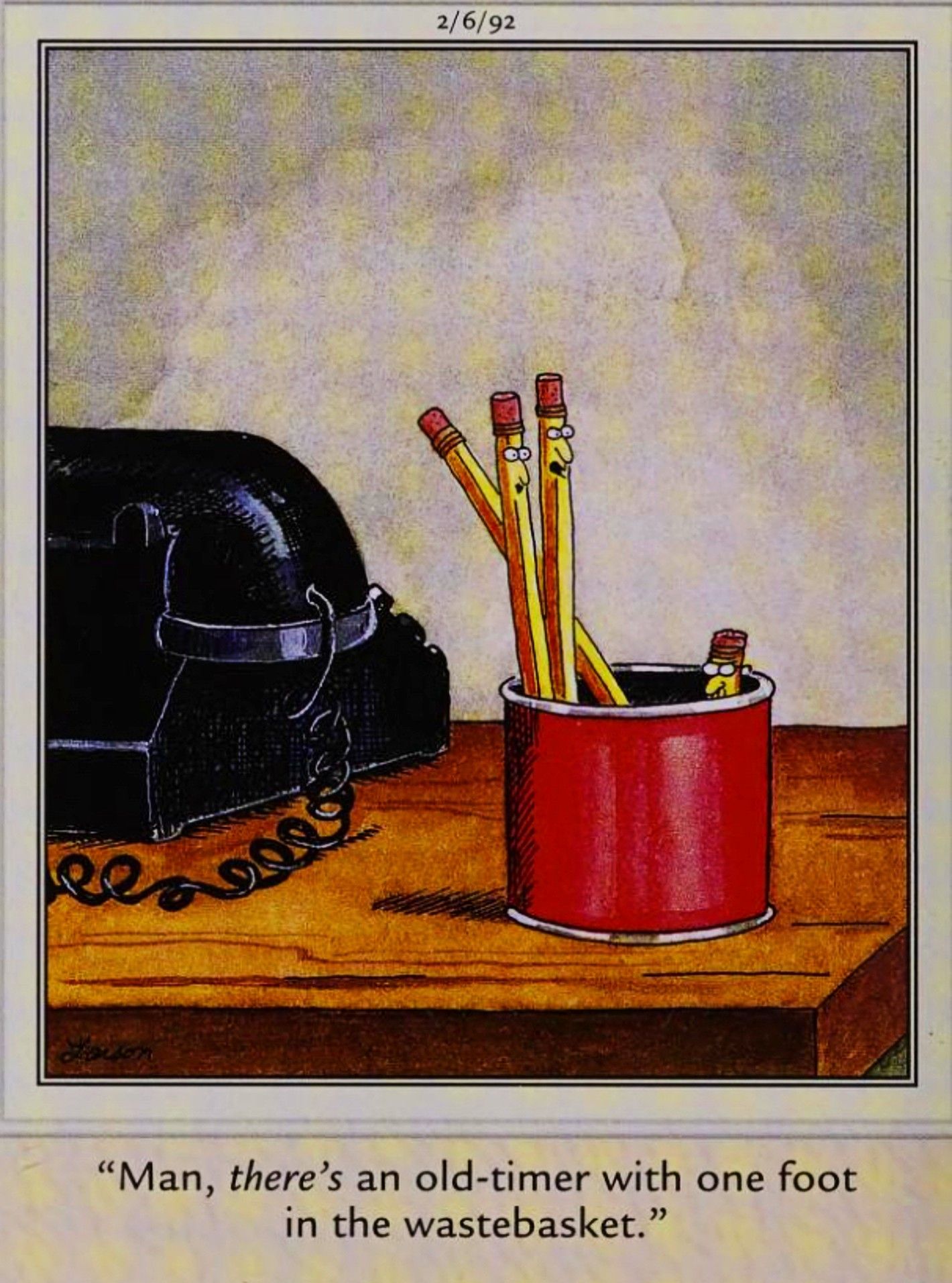 Far Side, 6 de fevereiro de 1992, lápis novos e sem ponta olham para baixo, literalmente, para seu par apontado