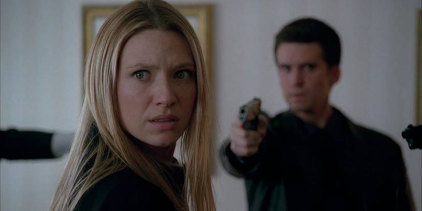 Fringe - Season 1, Episode 13 The Transformation - Olivia looking worried at gunpoint
