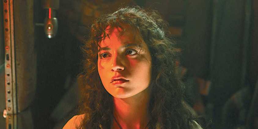 Isabela Merced's Kay looking worried in Alien Romulus