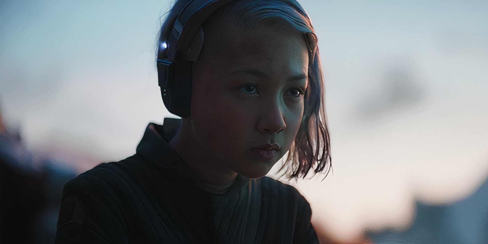 KB (Kyriana Kratter) gives Wim a serious look on Lanupa in Star Wars: Skeleton Crew.