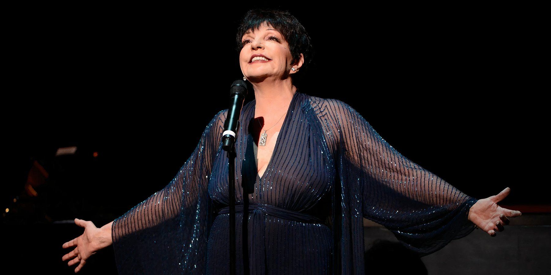 Liza Minnelli preforming New York, New York