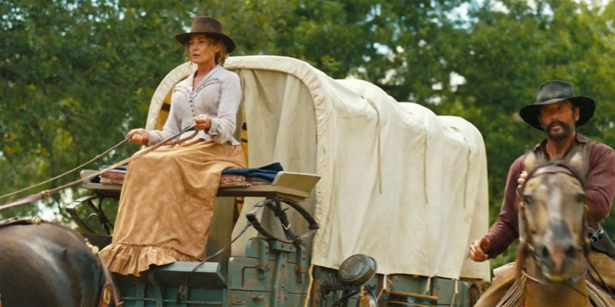 Margaret Dutton dirigindo uma carroça coberta verde em Yellowstone, 1883