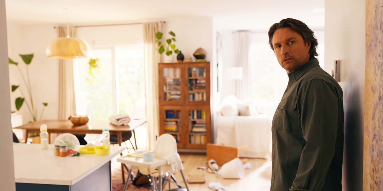 Martin Henderson as Jack Sheridan in Virgin River season 6, episode 10-1 in Charmaine's house