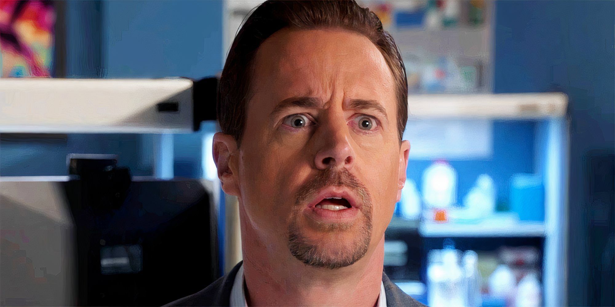 McGee parece sorprendido en el primer plano de la temporada 22 de NCIS