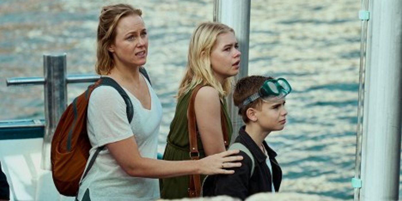 Sara with her mother and brother in La Palma