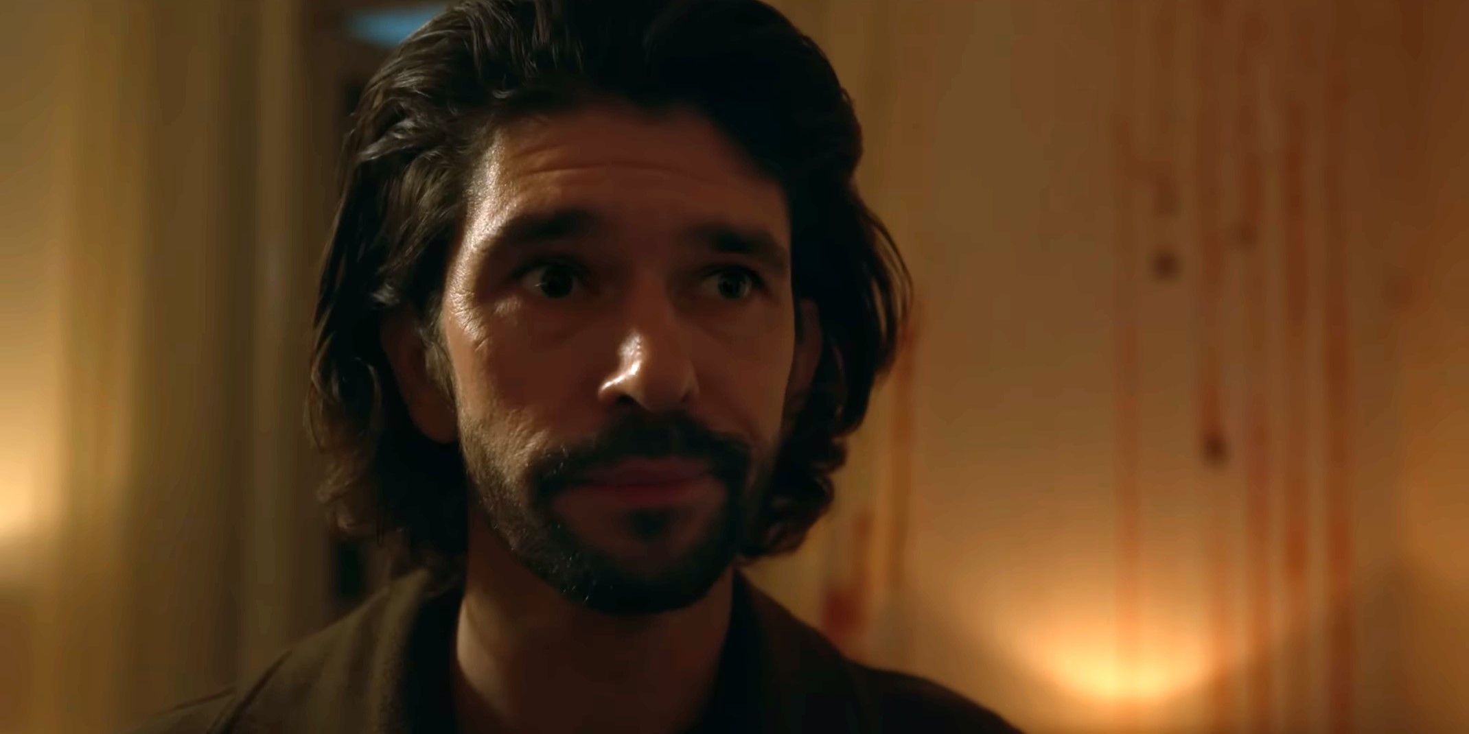 벤 휘쇼(Ben Whishaw)는 블랙 도브스에서 샘 영 역을 맡았습니다.