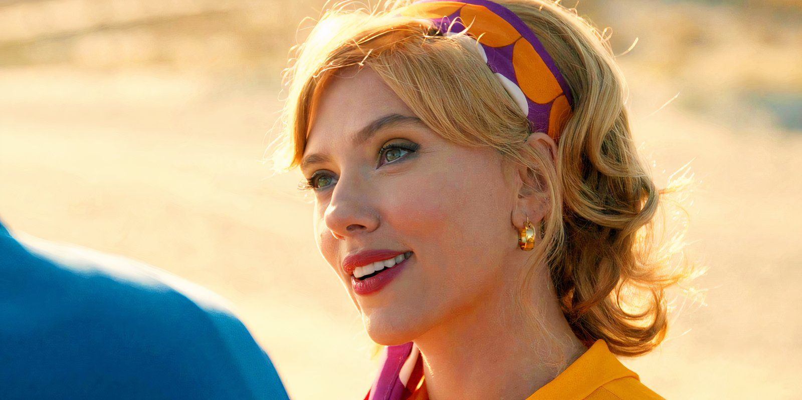 Scarlett Johansson sorrindo como Kelly Jones em Fly Me To The Moon