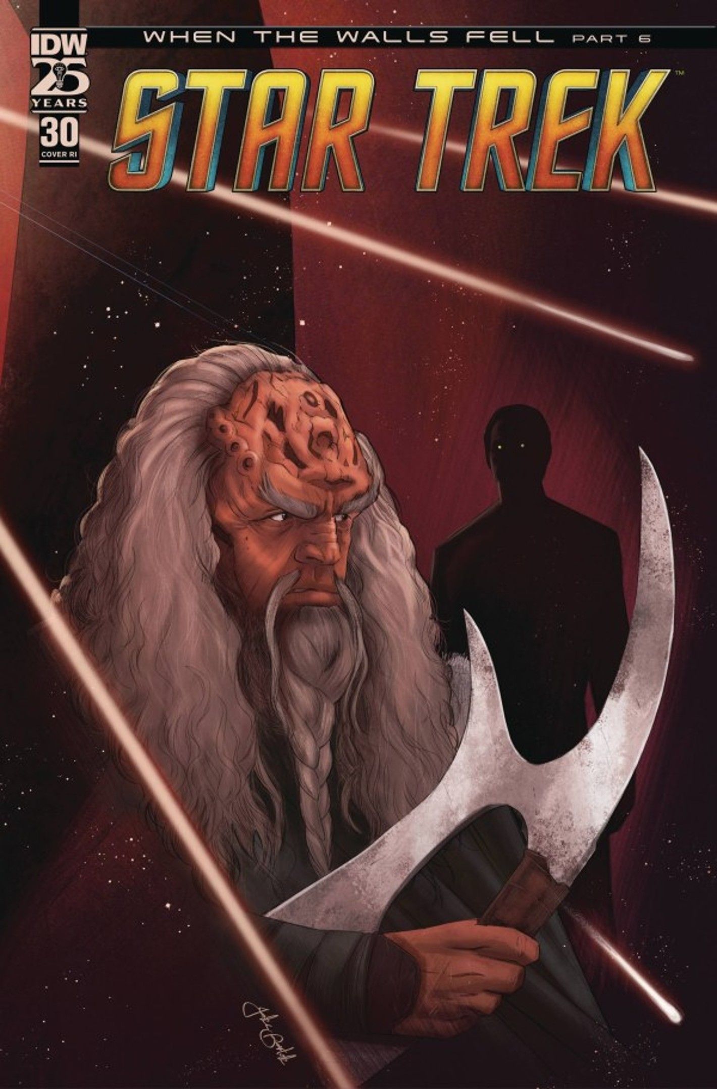 Capa variante de Star Trek #3, Kahless segurando seu Bat'leth, parecendo contemplativo