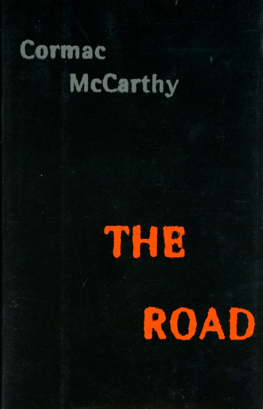 A capa de The Road de Cormac McCarthy.