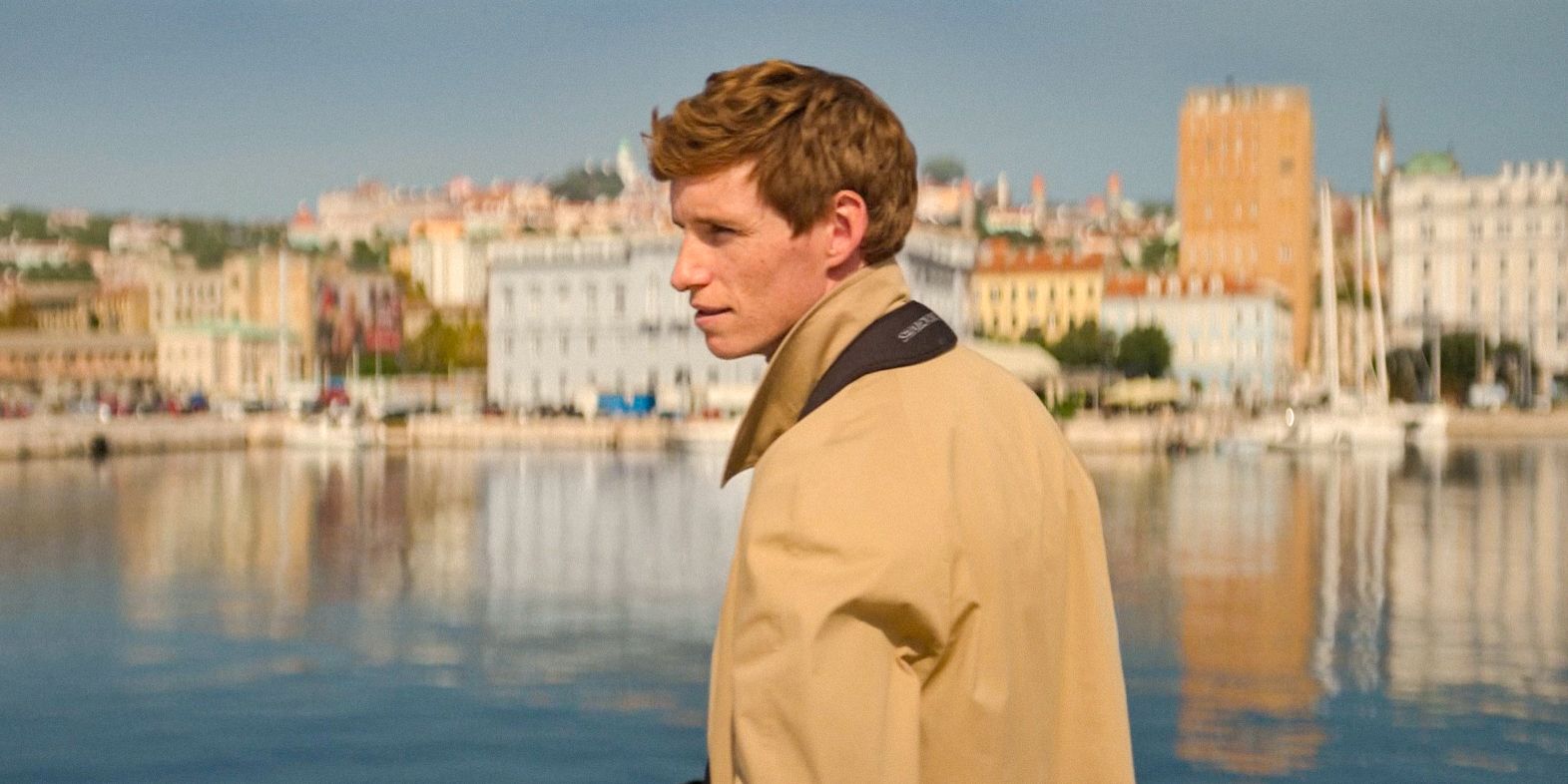 O Chacal (Eddie Redmayne) na Estônia em O Dia do Chacal, Temporada 1, Ep 5 