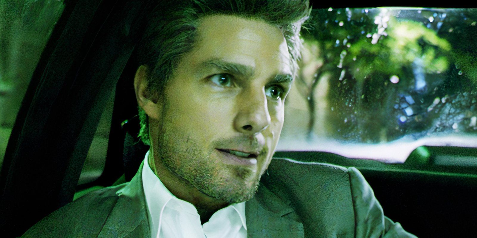 Tom Cruise looking serious as Vincent in Collateral