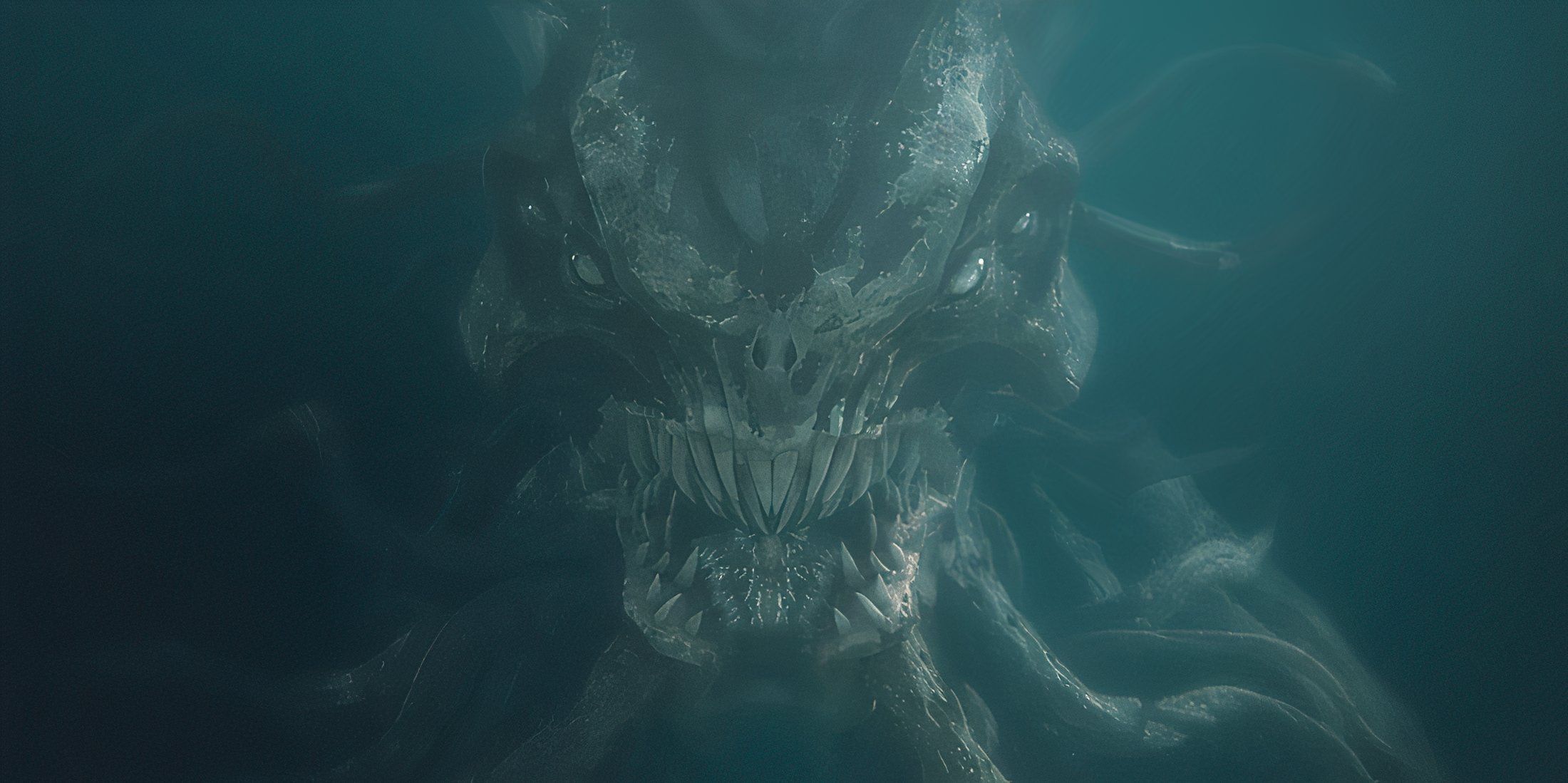 The monster and its many teeth in Underwater (2020)