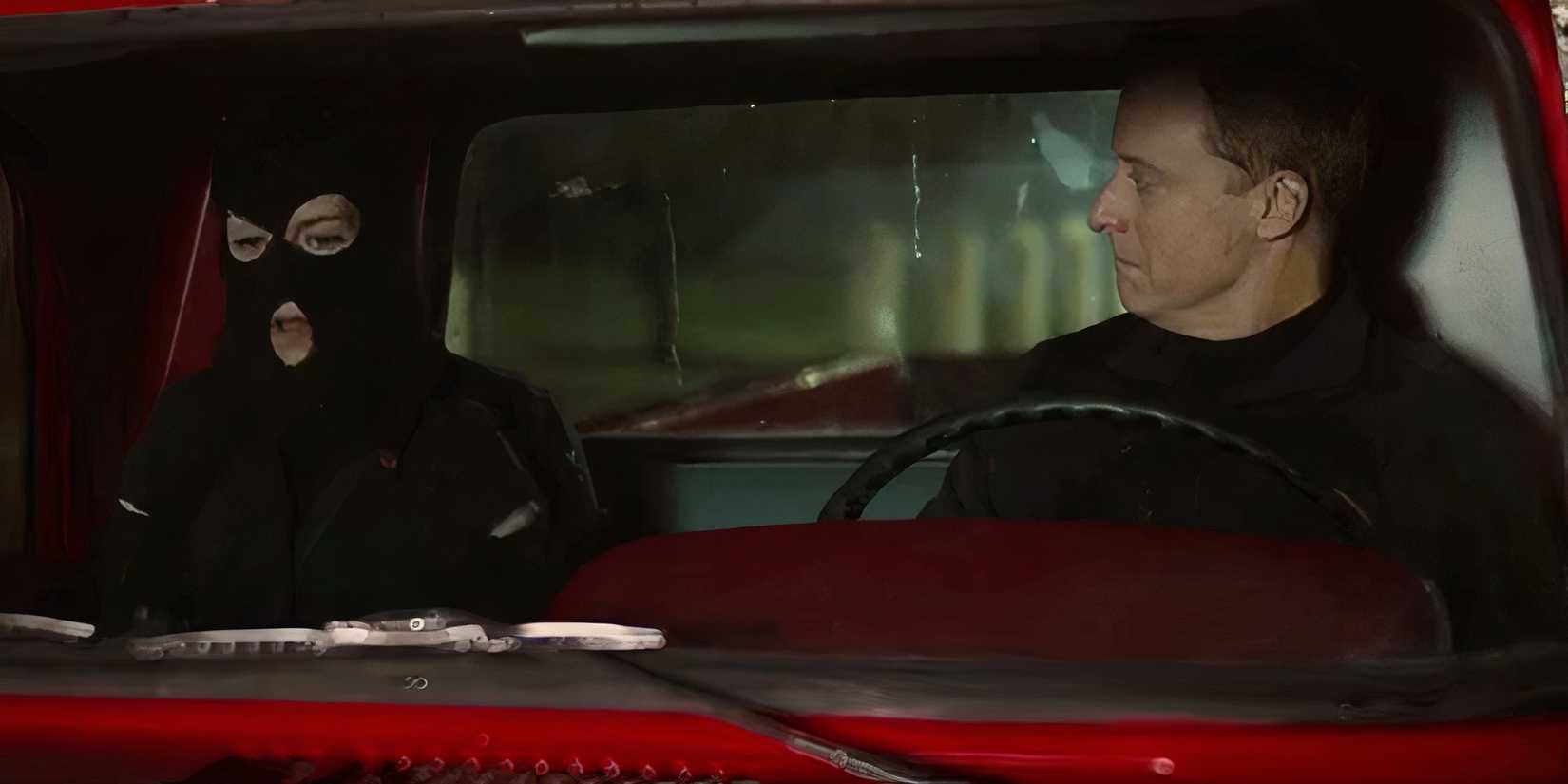 Alan Tudyk as Harry Vanderspeigle looking at Alice Wetterlund as D'arcy Bloom in Resident Alien