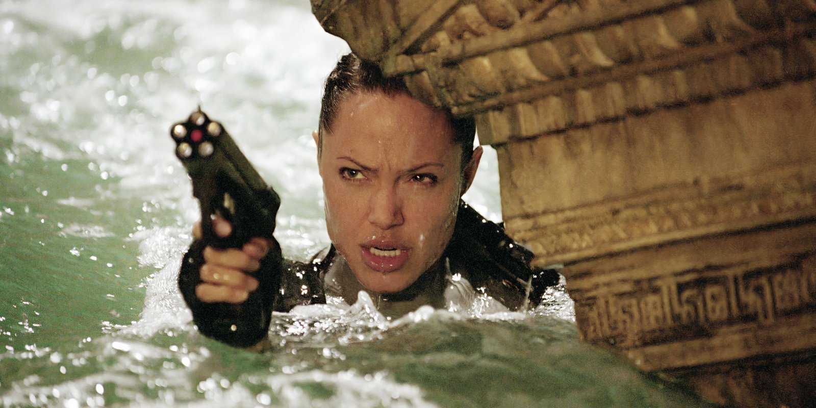 Angelina Jolie as Lara croft‌ in Tomb Raider: ‌The Cradle ⁢of Life