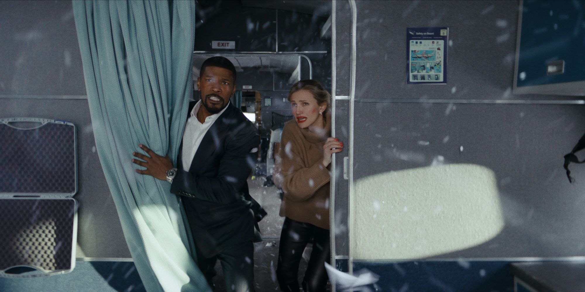 Jamie Foxx and Cameron Diaz look worried while on a plane in Back in Action